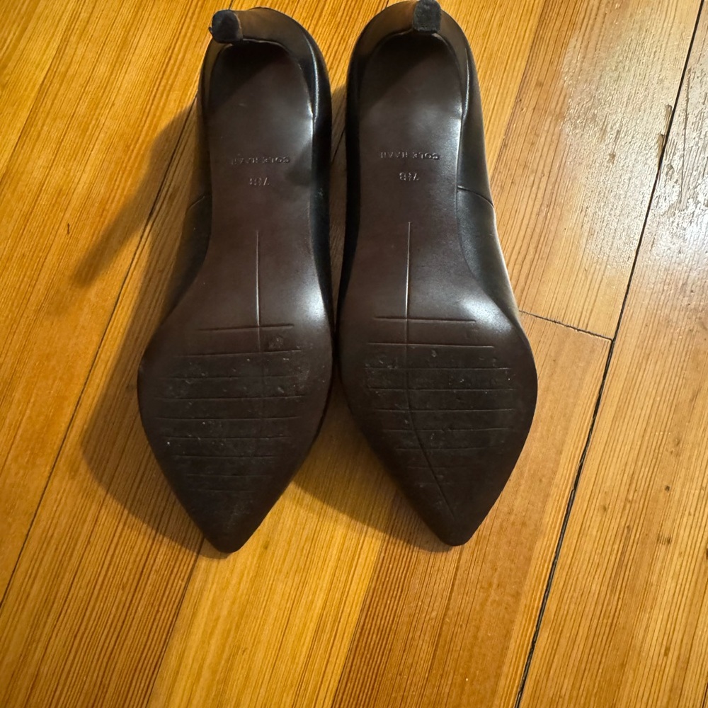 OFFERS OPEN! Black heels Cole Haan Black Pointed-Toe Leather Pumps 7.5 Women’s - Picture 4 of 4